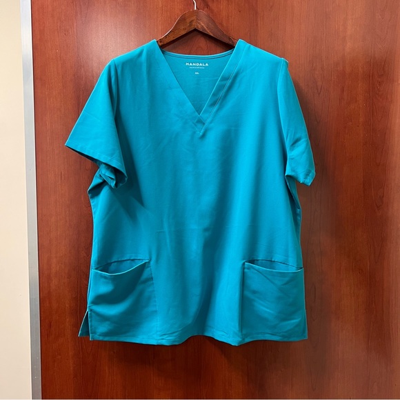 Mandala Scrub top Size 2XL Color Teal Aqua-Tek Material Front Pockets Uniform AC - Picture 1 of 9
